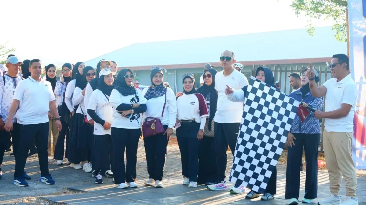 Fun Walk Jadi Ajang Kanwil Kemenkum Sulsel Bangkitkan Semangat Produktif