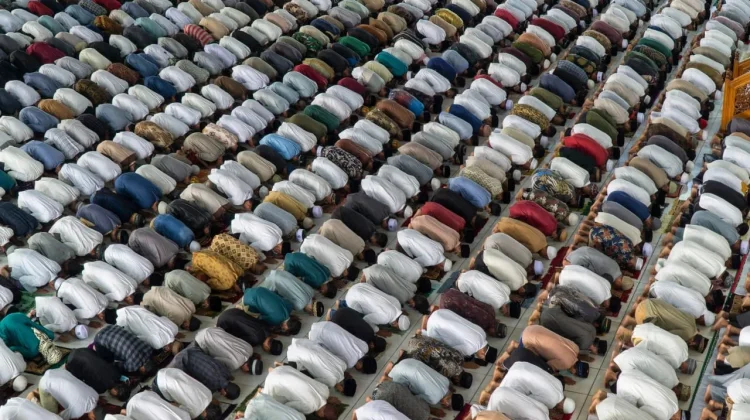 Perdalam Fikih Salat Berjamaah untuk Sempurnakan Ibadah