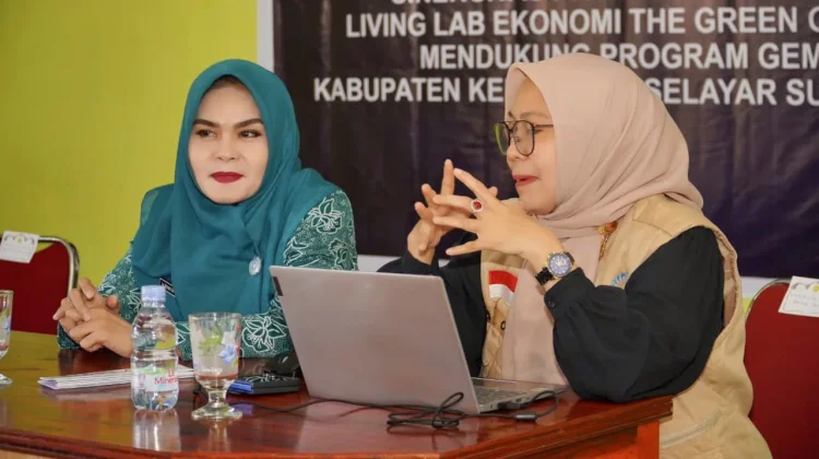 Perempuan Selayar  Ubah Limbah Kelapa Disulap Jadi Pewarna Alami