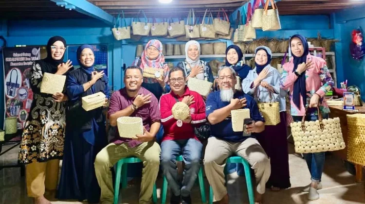 Produk Kriya Bulukumba Dilirik KAGAMA UGM untuk Dipamerkan di Serbia