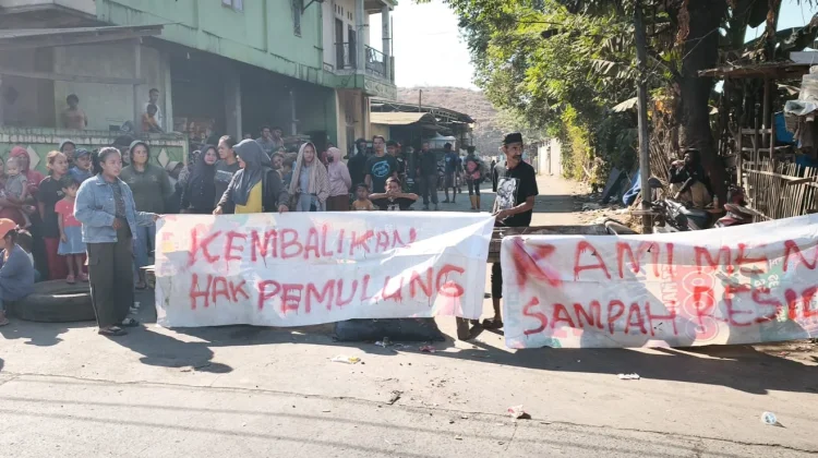 Warga Pemulung Tutup Akses TPA Tamangapa Tolak Pemilahan Sampah