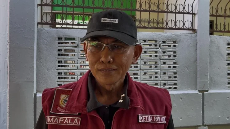 Ketua RW 1 Kelurahan Mapala Edukasi Warga Pilah Sampah dari Rumah