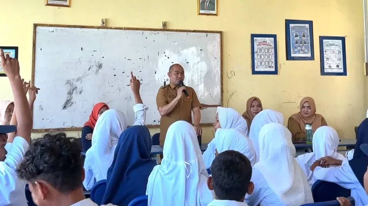 Diskominfo Makassar Edukasi Literasi Digital bagi Pelajar di Pulau Bonetambo