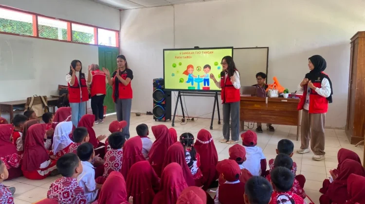 Mahasiswa KKN Profesi Kesehatan Unhas Edukasi PHBS kepada Siswa SD di Sidrap
