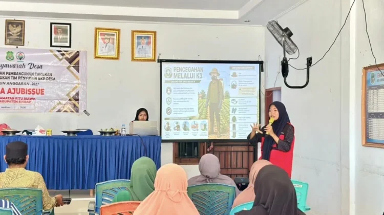 Mahasiswa KKN-PK Unhas Edukasi Bahaya Pestisida kepada Petani di Desa Ajubissue