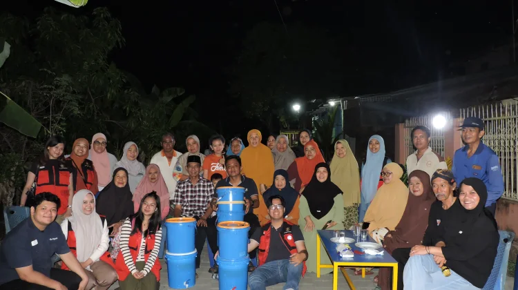 Atasi Sampah Rumah Tangga, Mahasiswa KKN Unhas Gelar Demo Komposter