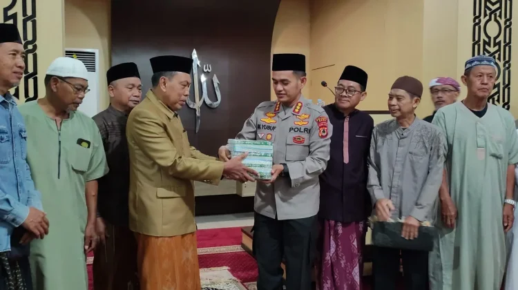 Kapolresta Gowa Tebar Keberkahan dalam Safari Subuh dengan Wakaf Al-Qur'an