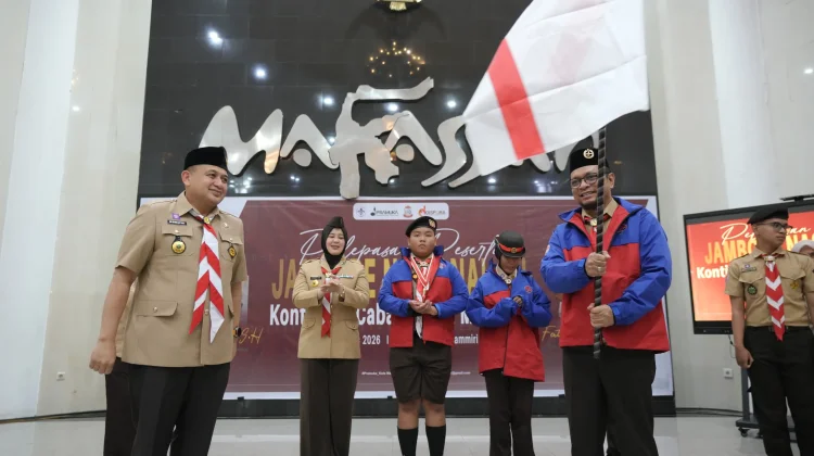 Munafri Lepas Kontingen Pramuka Makassar ke Jamnas XII Menulis