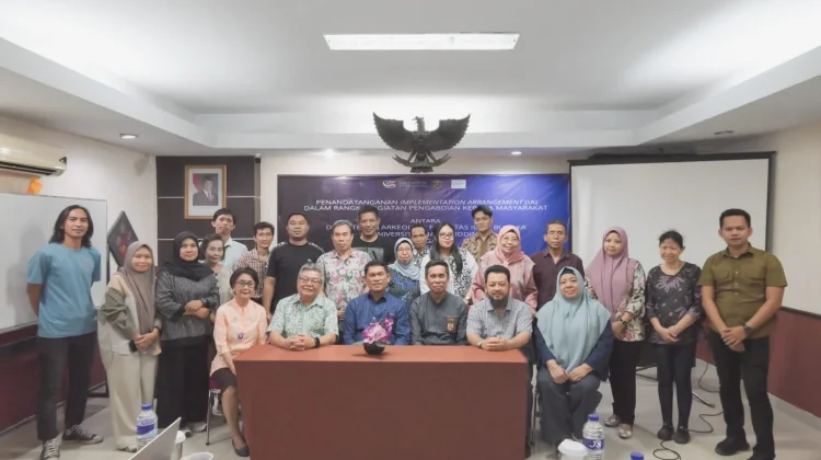 FIB Unhas dan Hotel Losari Beach Makassar Kolaborasi Lestarikan Koleksi Keramik