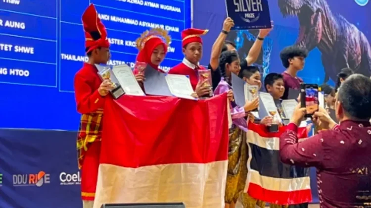 Tiga Murid MTsN 1 Makassar Raih Penghargaan Robotik Internasional
