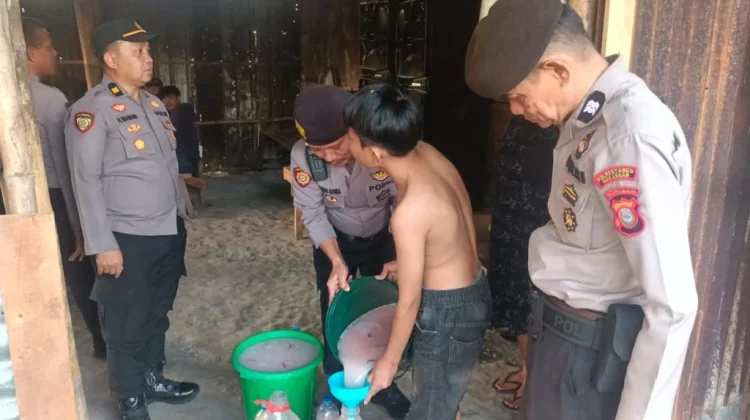 Personil Polsek Biringkanaya Berhasil Amankan 50 Liter Miras