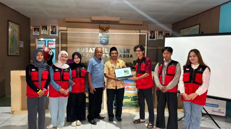 Wujudkan Desa Cerdas, KKNT Unhas Digitalisasi Layanan Kabba