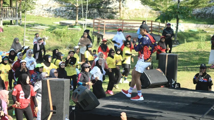 Gelorakan Semangat Kemerdekaan, Disporapar Lutra Gelar Tourism Zumba