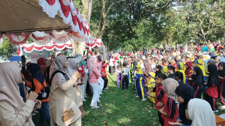 Ratusan Anak Meriahkan Lomba Mewarnai Tingkat Kabupaten Lutra