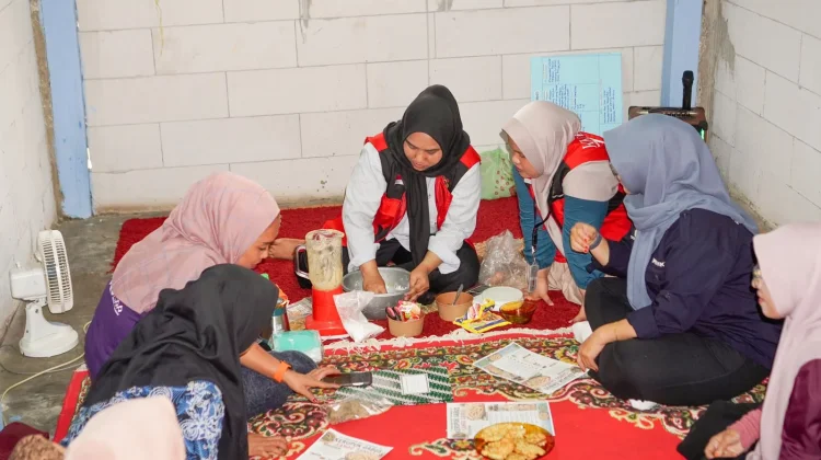 Dari Rumput Laut Jadi Camilan Bernilai Jual, KKN-T Unhas Gelar Pelatihan di Soreang