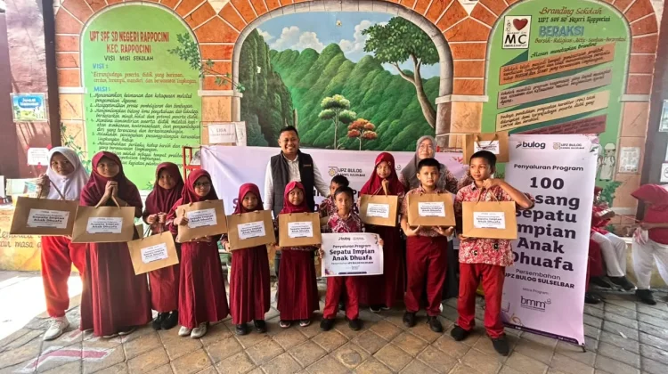 Bantuan Sepatu Bulog-BMM Penuhi Kebutuhan Siswa SDN Rappocini