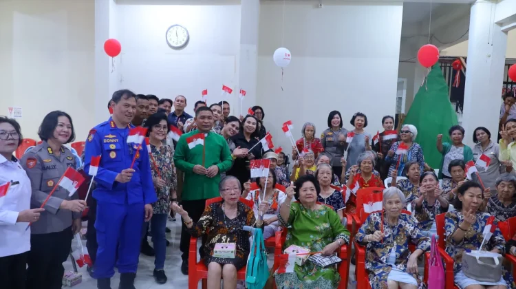 Polda Sulsel Gelar Bakti Sosial di Panti Werdha Theodora