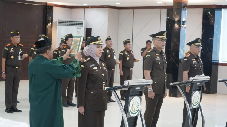 Kajati Sulsel Melantik dan Mengambil Sumpah Jabatan Eselon III