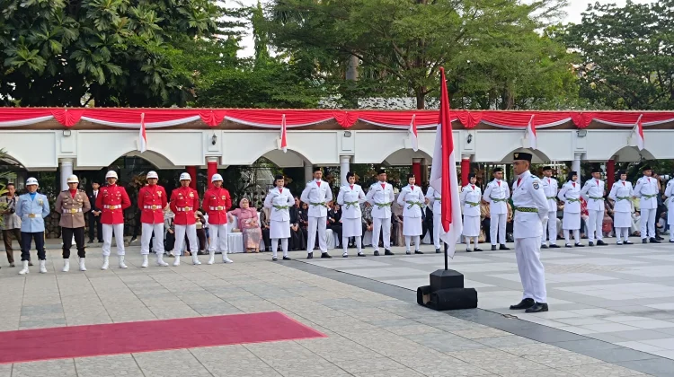 Gubernur Kukuhkan 73 Pasukan Pengibar Bendera Provinsi Sulsel