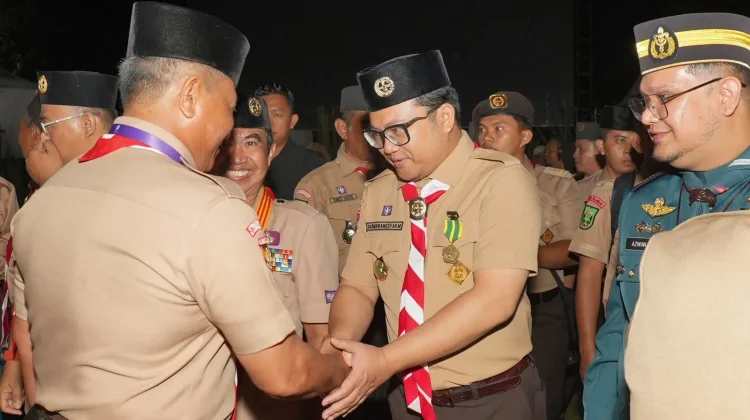 Wakil Bupati Gowa dan Ketua TP PKK Terima Lencana Pramuka di Jambore Nasional