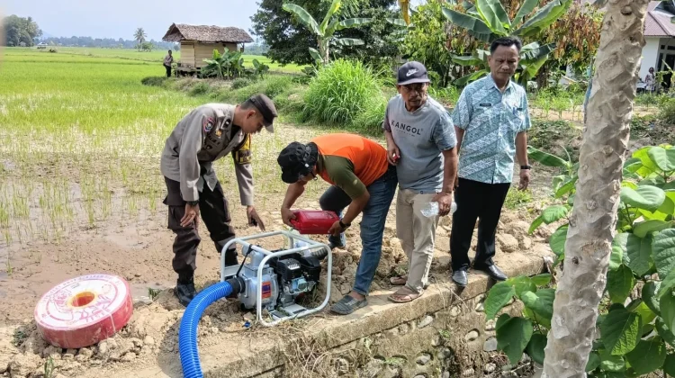 Kapolsek Telluwanua turut Pantau Pemberian Pompa Air untuk Petani