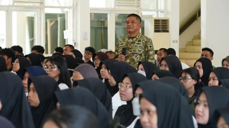 Pangdam Hasanuddin Bekali Mahasiswa dengan Semangat Bela Negara