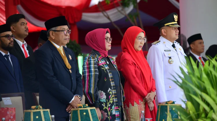 Wali Kota dan Ketua TP PKK Makassar Hadiri Upacara HUT RI di Rujab Gubernur Sulsel