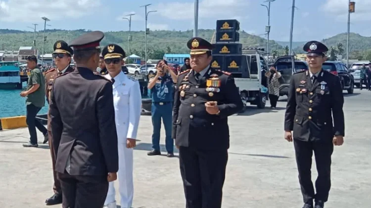 Kapolres Selayar Pimpin Upacara Tabur Bunga HUT ke-81 RI Bersama Bupati