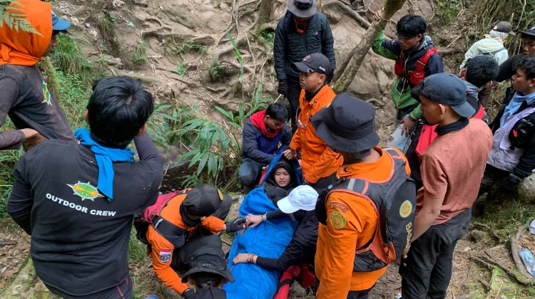 Sebanyak 31 Pendaki Bawakaraeng Dievakuasi Tim Siaga SAR