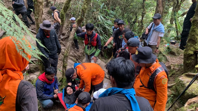 Sebanyak 31 Pendaki Bawakaraeng Dievakuasi Tim Siaga SAR