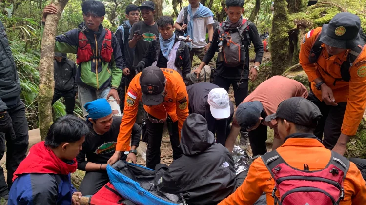 Sebanyak 31 Pendaki Bawakaraeng Dievakuasi Tim Siaga SAR