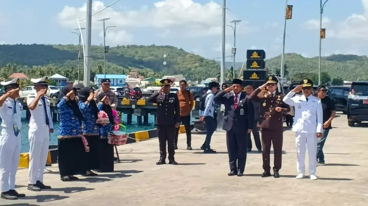 Wabup Selayar Ziarah ke TMP Barugaia Usai Upacara HUT RI