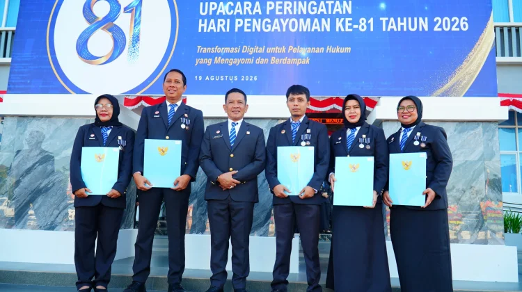 Lima Pegawai Kanwil Kemenkum Sulsel Terima Satyalancana Karya Satya 20 Tahun