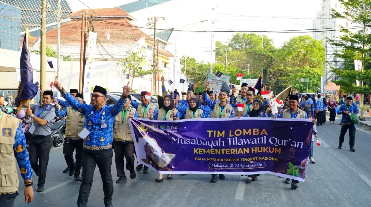 Defile Kafilah Kementerian Hukum Ramaikan Pawai Ta'aruf MTQ KORPRI VIII Nasional