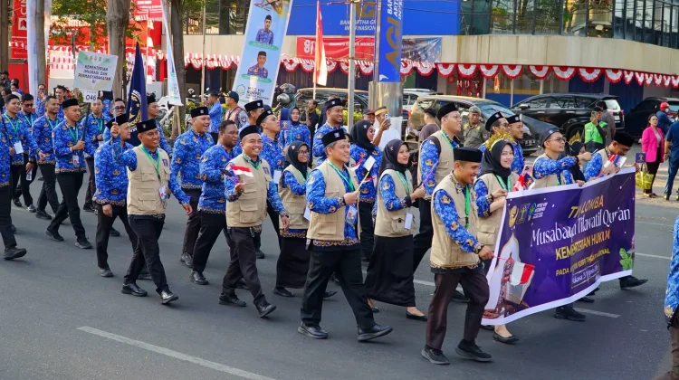 Defile Kafilah Kementerian Hukum Ramaikan Pawai Ta'aruf MTQ KORPRI VIII Nasional