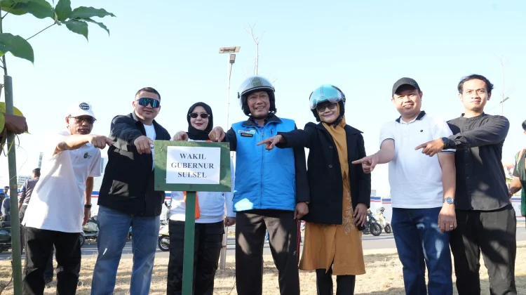 Kepala BKN Riding Vespa Bersama Wali Kota Makassar, Hijaukan Kawasan CPI