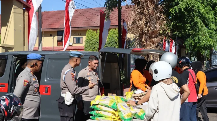 Polres Maros Bantu Warga Penuhi Kebutuhan Pokok Melalui Bazar Pangan Murah