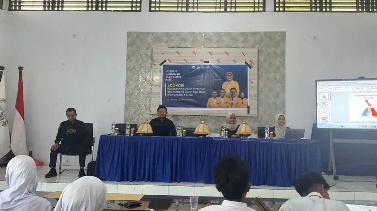 Tim Dosen FIS-H UNM Edukasi Siswa SMKN 4 Gowa Soal Hukum Perlindungan Konsumen