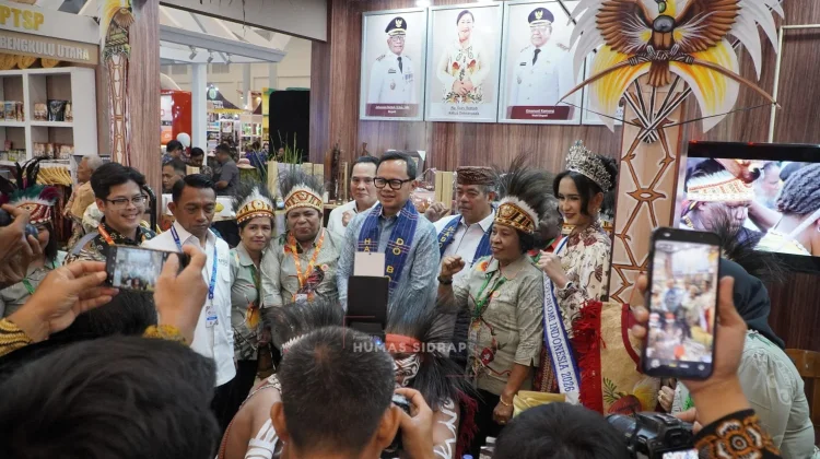 Wamendagri Belanja Produk Lokal Sidrap di AOE 2026