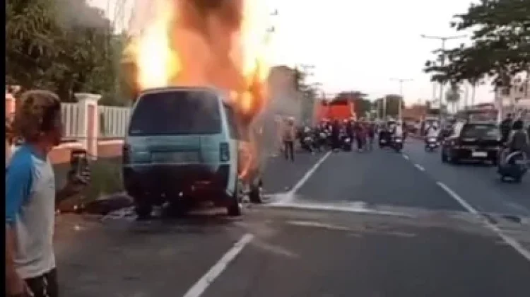Petaka di Jalan Poros Maros-Makassar, Pete-Pete Terbakar dan Sopir Terluka