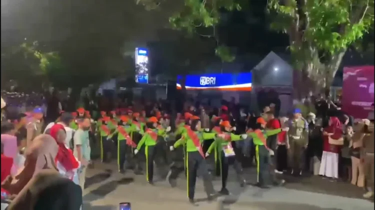 Tasming Hamid Buka Gerak Jalan di Lapangan Andi Makkasau, Peserta Tampil Antusias