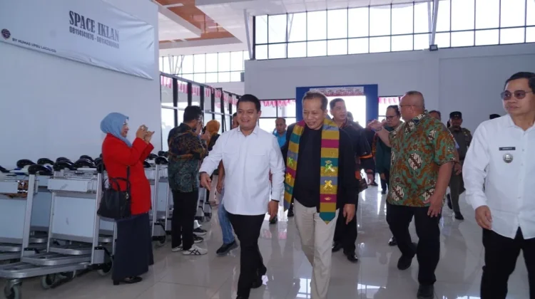 Wabup Luwu Sambut Kedatangan Menteri Koperasi RI