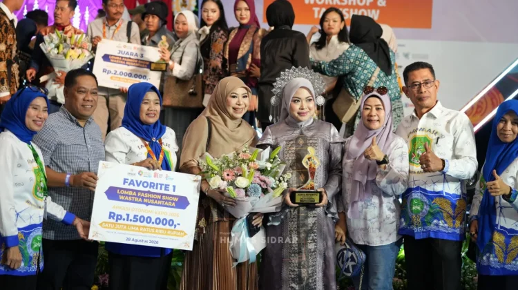 Sidrap Raih Favorit I Fashion Show Wastra Nusantara