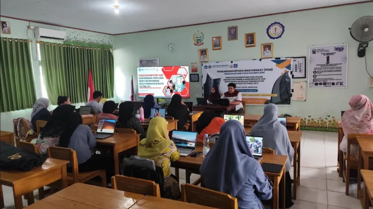 UNM Latih 120 Guru Sidrap Manfaatkan Papan Interaktif Digital