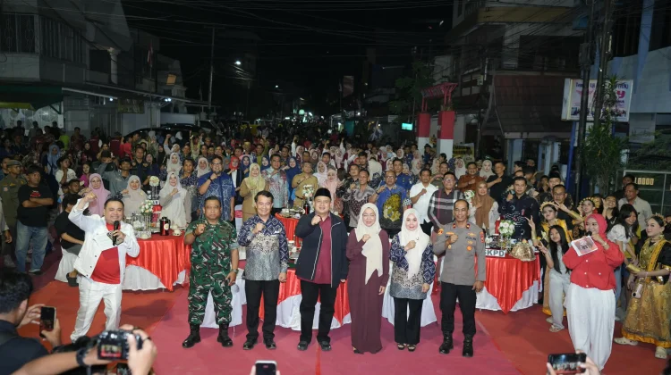 Munafri Beri Penghargaan Petugas Kebersihan Bontoala, Iuran Gratis diperluas