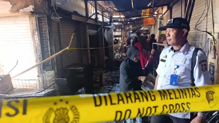 Sebanyak 29 Tempat Usaha Pedagang di Pasar Pabaeng-Baeng Terbakar