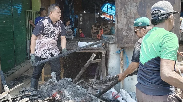 Pasca Kebakaran di Pasar Pabaeng Baeng, Perumda Pasar Lakukan Pemulihan Lapak