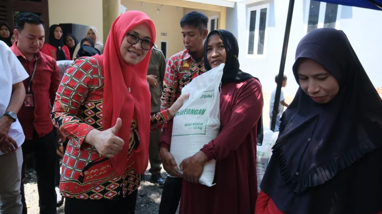 Bupati Gowa Salurkan Bantuan Pangan masyarakat Bontonompo