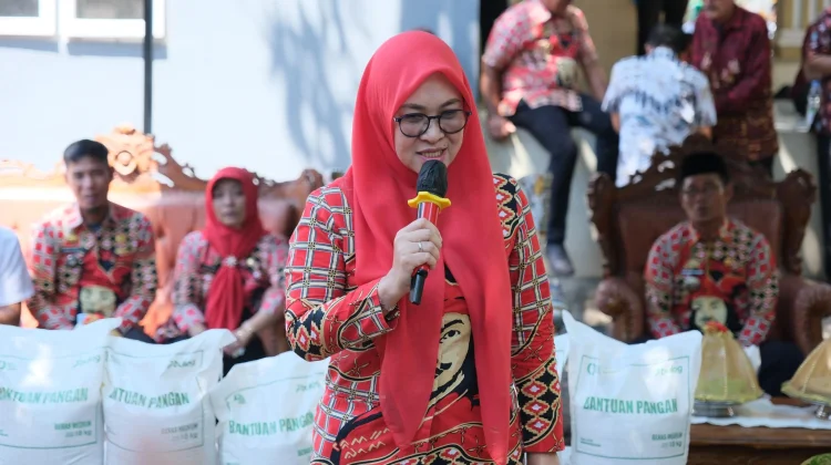 Bupati Gowa Salurkan Bantuan Pangan masyarakat Bontonompo