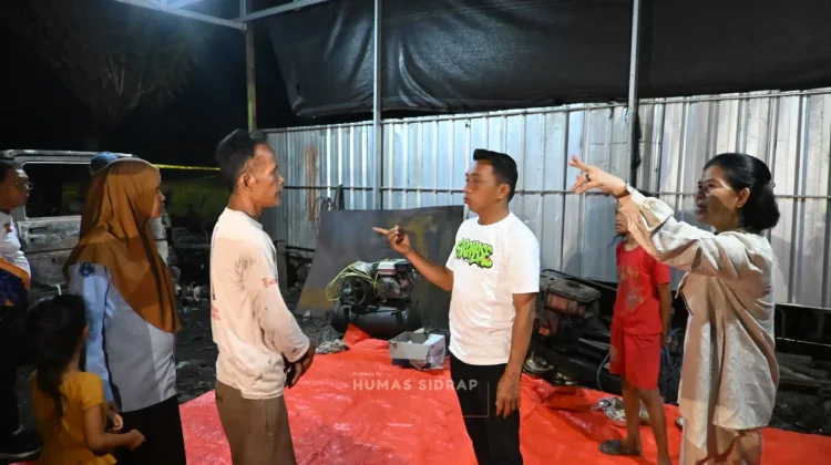 Bupati Sidrap Turun Langsung Bantu Korban Kebakaran di Kalosi Alau